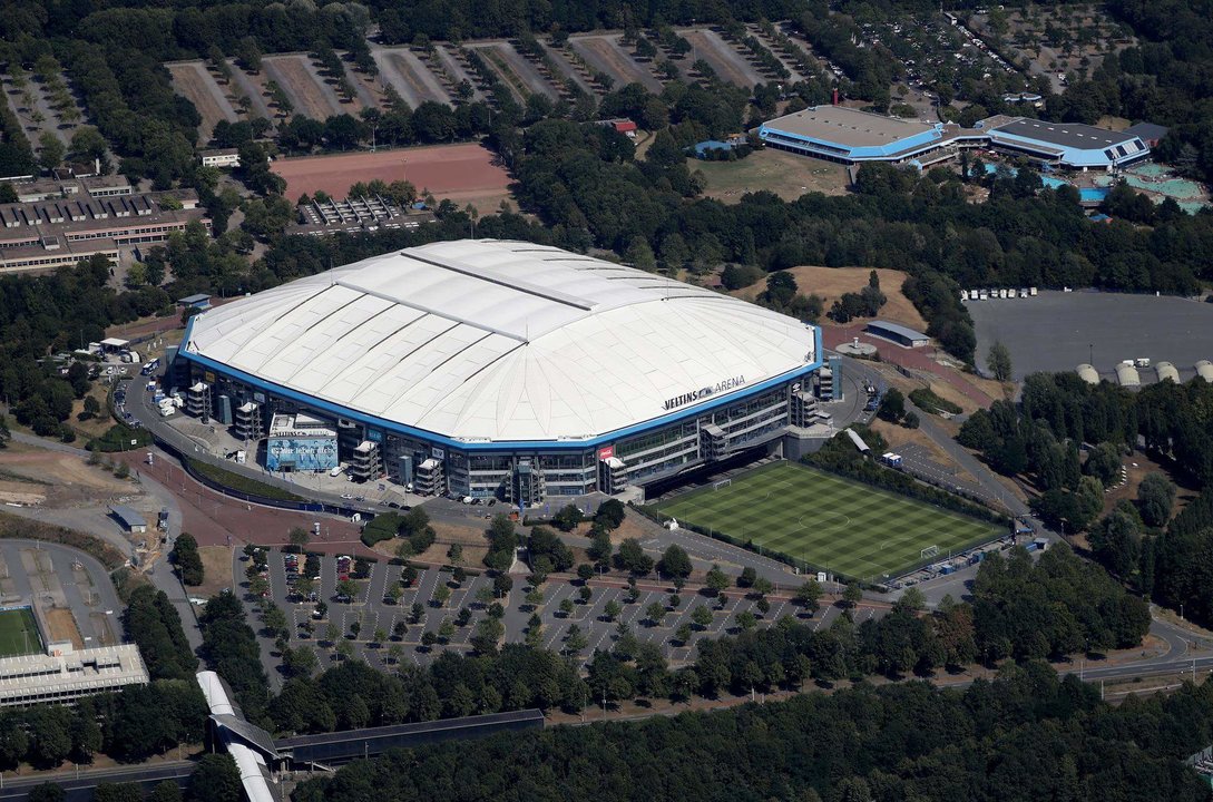 Imagen aérea del estadio Veltins-Arena, en Gelsenkirchen, Alemania. EFE/EPA/FRIEDEMANN VOGEL