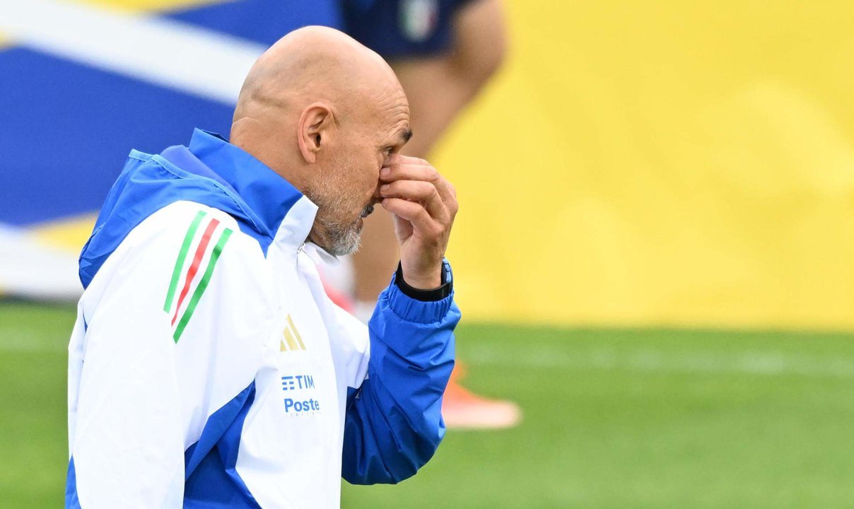 Imagen de archivo del seleccionador italiano, Luciano Spalletti, durante un entrenamiento en la Eurocopa EFE/EPA/Daniel Dal Zennaro