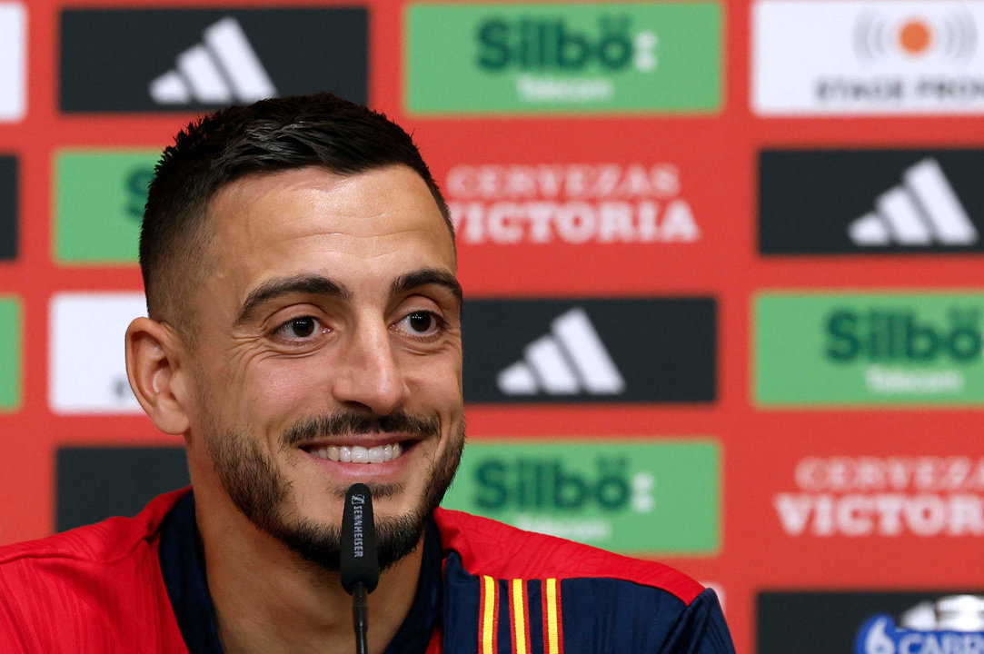 El delantero español Joselu ofrece una rueda de prensa en Donaueschingen (Alemania). EFE/ J.J.guillen