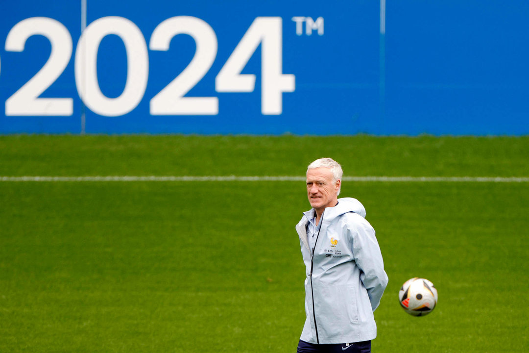 Didier Deschamps, seleccionador de fútbol de Francia, durante un entrenamiento de su equipo en la Eurocopa de Alemania. EFE/Alberto Estevez