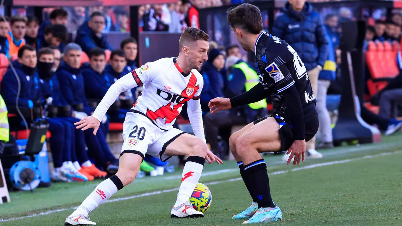 Iv&aacute;n Balliu, en una foto de archivo con el Rayo Vallecano. EFE/Zipi