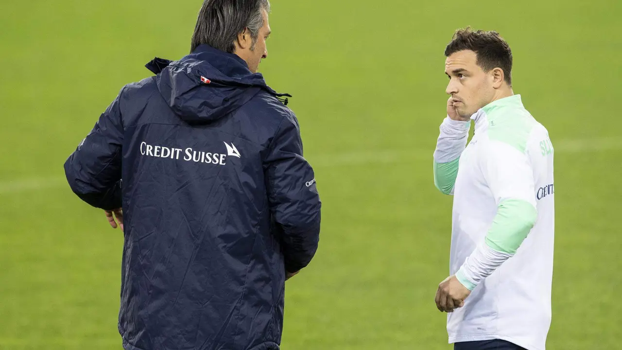 Imagen de archivo de Murat Yakin, seleccionador de Suiza, y del jugador Xherdan Shaqiri. EFE/EPA/ENNIO LEANZA