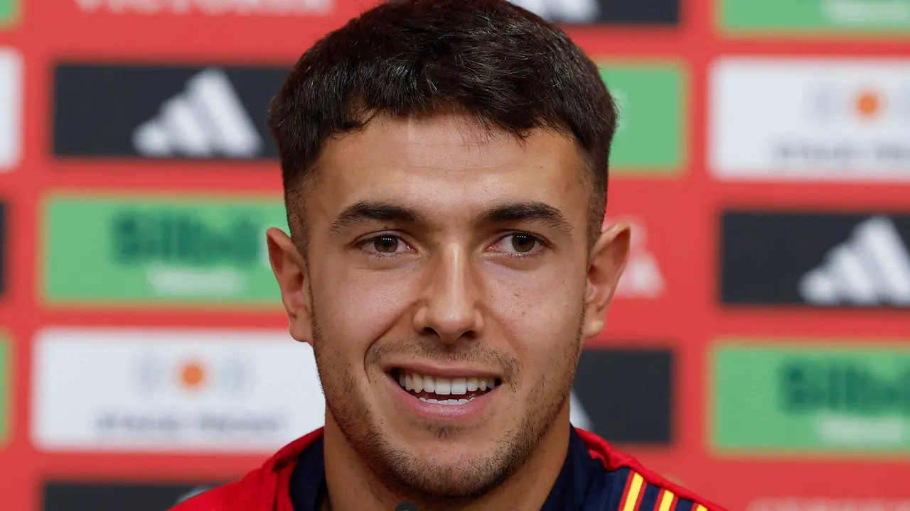 El centrocampista de la selecci&oacute;n espa&ntilde;ola Mart&iacute;n Zubimendi, durante la rueda de prensa en la localidad alemana de Donaueschingen, donde el combinado se prepara para su segundo compromiso en el torneo, en Gelsenkirchen contra ltalia. EFE/ J.J. Guill&eacute;n