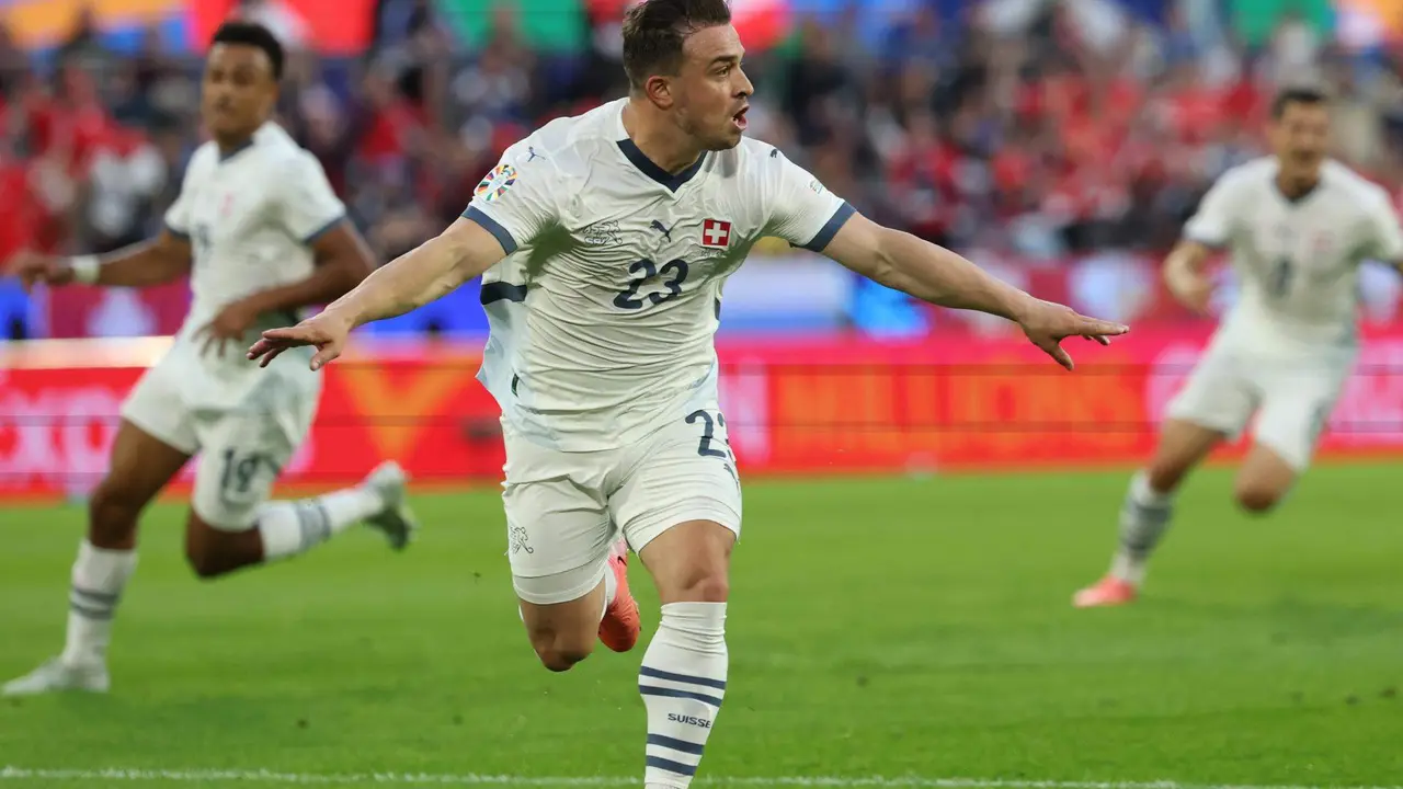 Xherdan Shaqiri celebra el 1-1 durante el partido del grupo A que han jugado Esocia y Suiza en Colonia, Alemania. EFE/EPA/FRIEDEMANN VOGEL