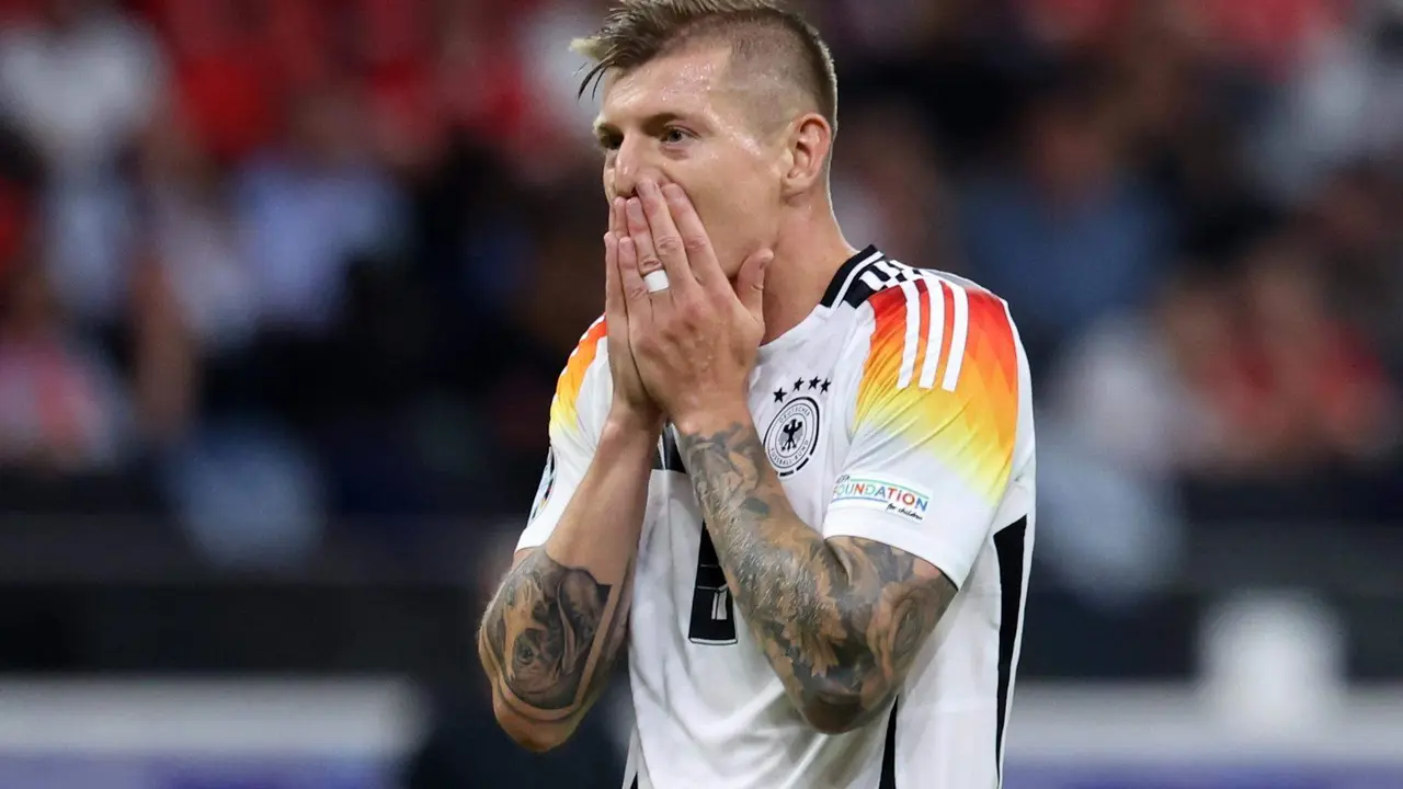 El centrocampista alem&aacute;n Toni Kroos durante el partido del grupo A que han jugado Suiza y Alemania en Fr&aacute;nkfort, Alemania. EFE/EPA/CHRISTOPHER NEUNDORF