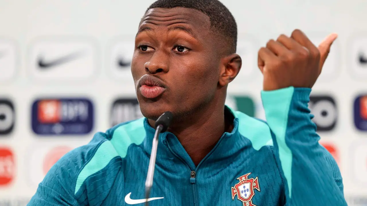 El futbolista portugu&eacute;s Nuno Mendes, en rueda de prensa. (Alemania) EFE/EPA/MIGUEL A. LOPES