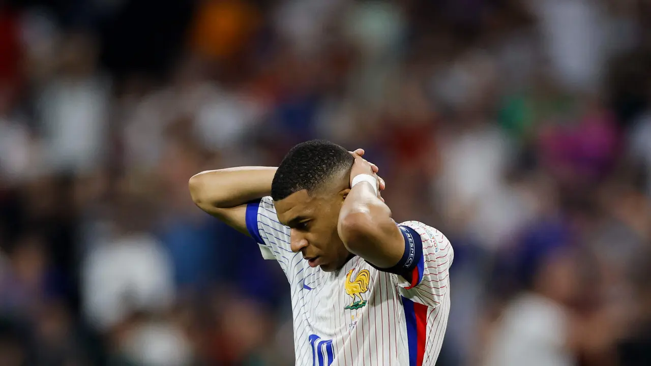 El delantero de la selecci&oacute;n francesa Kylian Mbapp&eacute;, durante el partido de semifinales de la Eurocopa de f&uacute;tbol que Espa&ntilde;a y Francia disputaro en M&uacute;nich. EFE/Alberto Est&eacute;vez