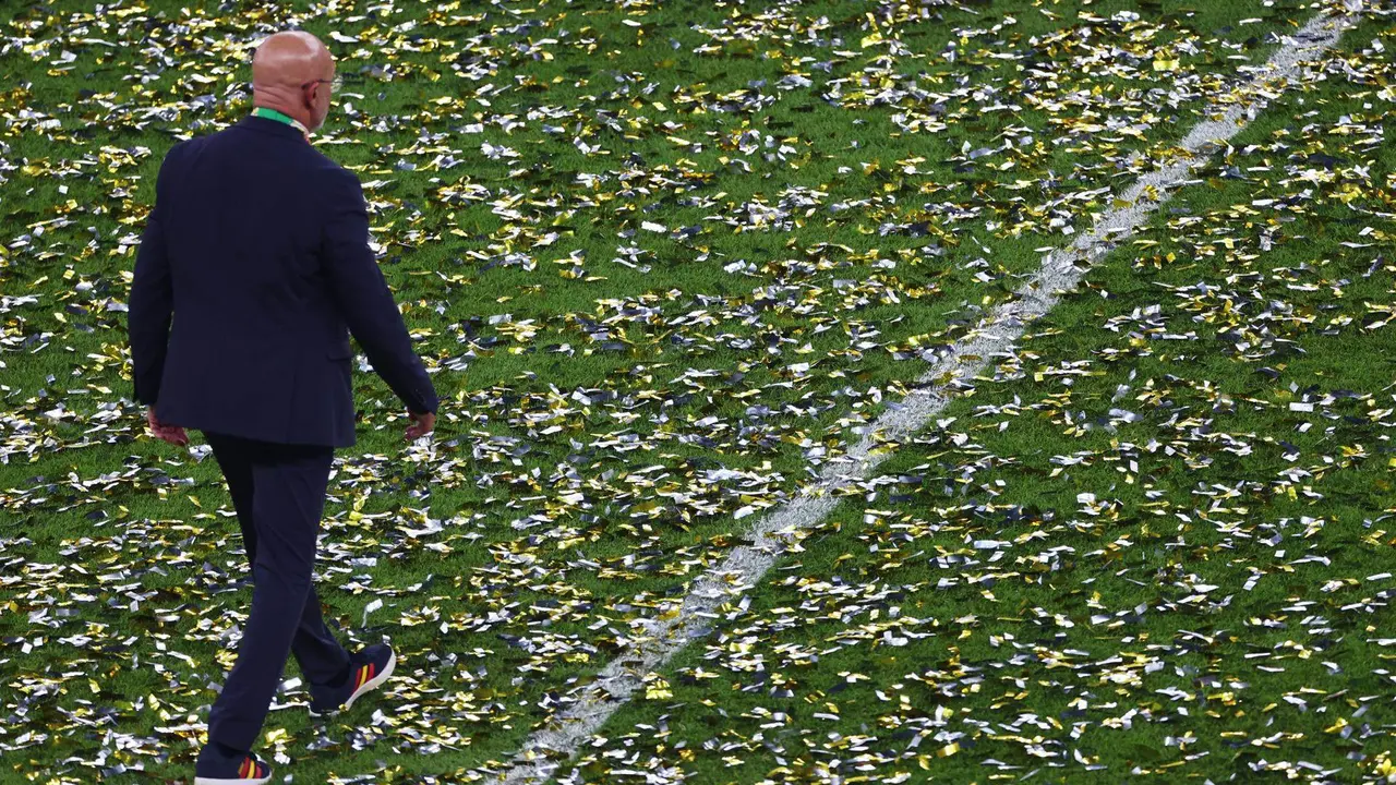 El seleccionador espa&ntilde;ol Luis de la Fuente, tras ganar la Eurocopa. EFE/EPA/HANNIBAL HANSCHKE