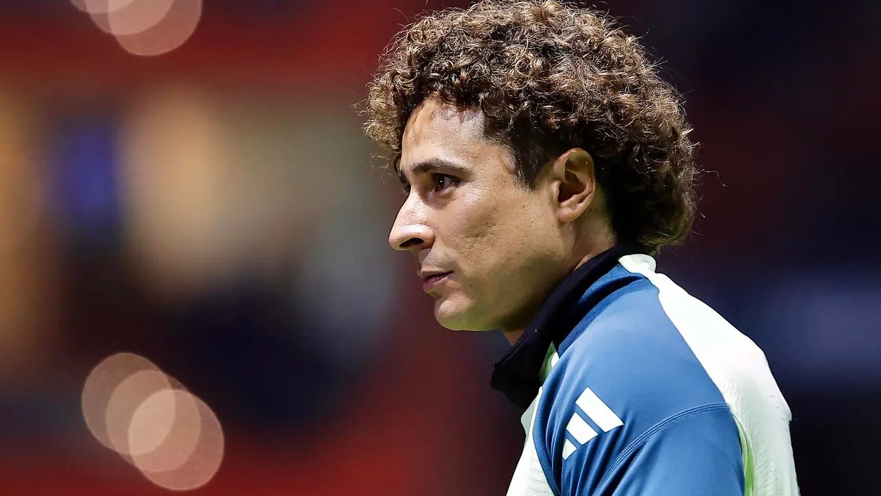 Guillermo Ochoa de M&eacute;xico reacciona previo a un juego de la Liga de Naciones de la Concacaf entre M&eacute;xico y Honduras, en la ciudad de Toluca (M&eacute;xico). EFE/ Felipe Guti&eacute;rrez