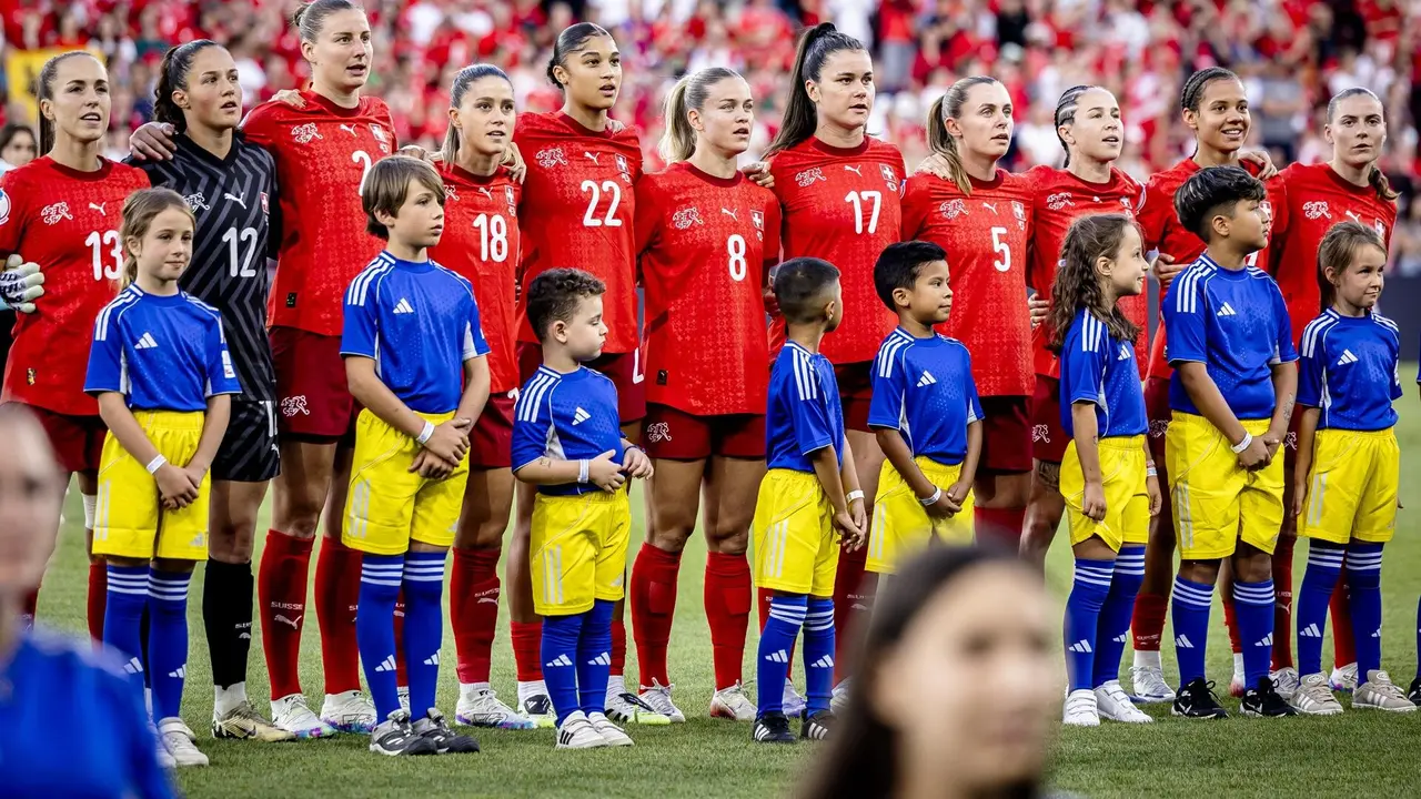 La selecci&oacute;n de Suiza antes del partido ante Finlandia el pasado d&iacute;a 10. EFE/EPA/SALVATORE DI NOLFI